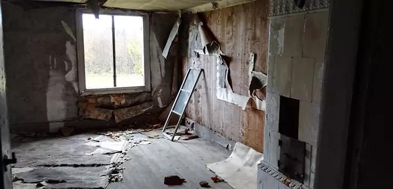 Why Selling a Distressed House Through Traditional Methods Fails in Juneau